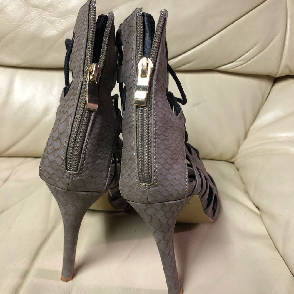 Used great condition heels - Picture 3 of 4
